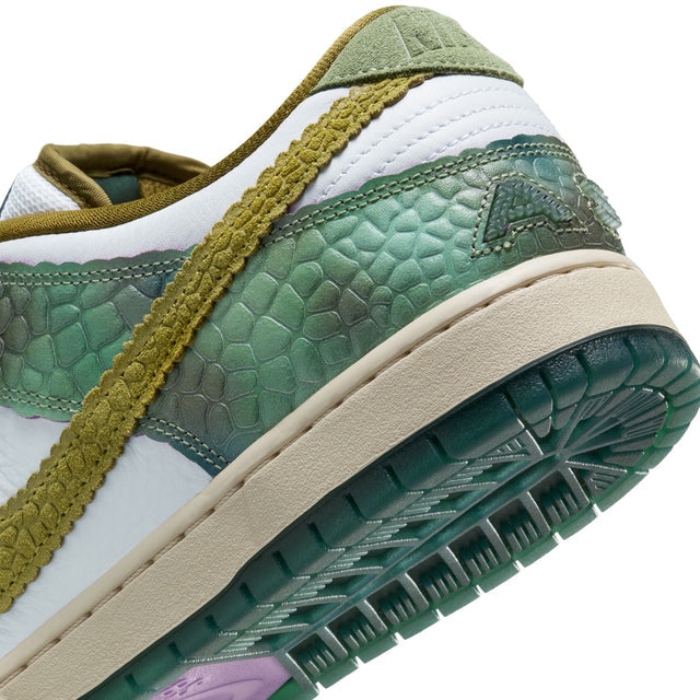 Nike SB Dunk Low Pro X Alexis Sablone (Chameleon)